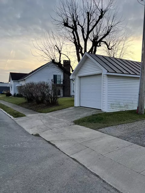 431 E Fulton St, Celina, OH 45822 photo 2