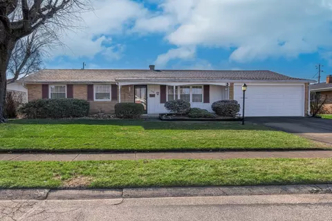 1042 Landsdale Dr, Fairborn, OH 45324
