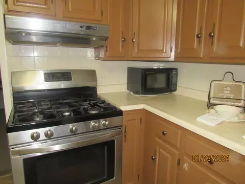 Kitchen - 2132 W Mile Rd, Springfield, OH 45503 photo 9 of 11