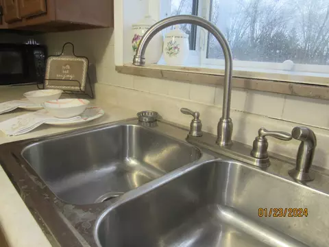 Kitchen - 2132 W Mile Rd, Springfield, OH 45503 photo 5 of 11
