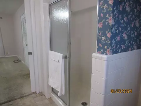 Bath - 2132 W Mile Rd, Springfield, OH 45503 photo 7 of 12