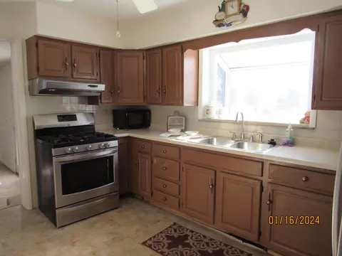 Kitchen - 2132 W Mile Rd, Springfield, OH 45503 photo 7 of 11