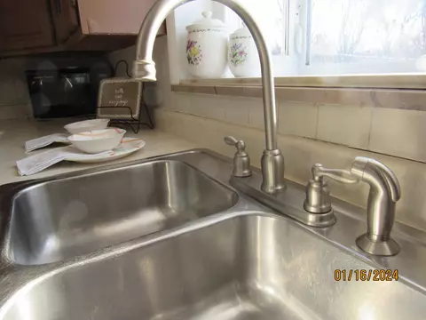 Kitchen - 2132 W Mile Rd, Springfield, OH 45503 photo 6 of 11