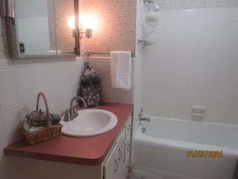 Bath - 2132 W Mile Rd, Springfield, OH 45503 photo 10 of 12