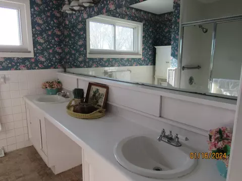 Bath - 2132 W Mile Rd, Springfield, OH 45503 photo 5 of 12