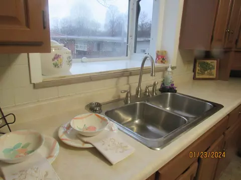 Kitchen - 2132 W Mile Rd, Springfield, OH 45503 photo 4 of 11
