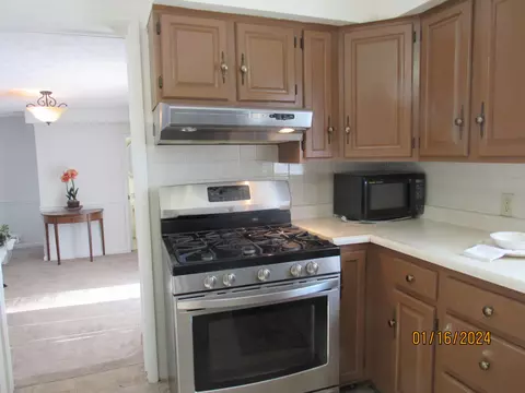 Kitchen - 2132 W Mile Rd, Springfield, OH 45503 photo 10 of 11