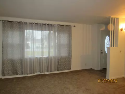 Entry Way - 2132 W Mile Rd, Springfield, OH 45503 photo 1 of 5