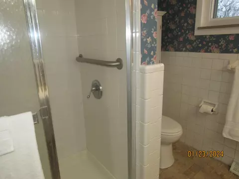 Bath - 2132 W Mile Rd, Springfield, OH 45503 photo 4 of 12