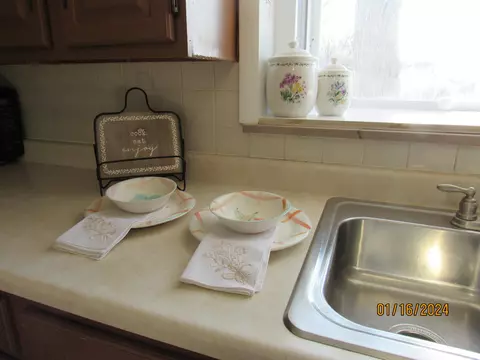 Kitchen - 2132 W Mile Rd, Springfield, OH 45503 photo 3 of 11