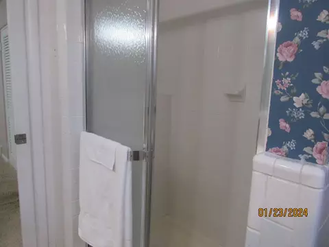 Bath - 2132 W Mile Rd, Springfield, OH 45503 photo 6 of 12
