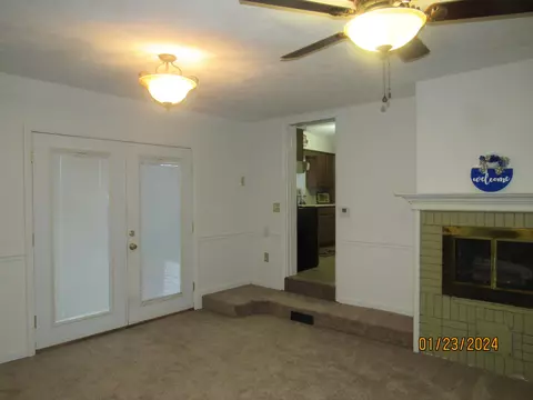 Entry Way - 2132 W Mile Rd, Springfield, OH 45503 photo 4 of 5