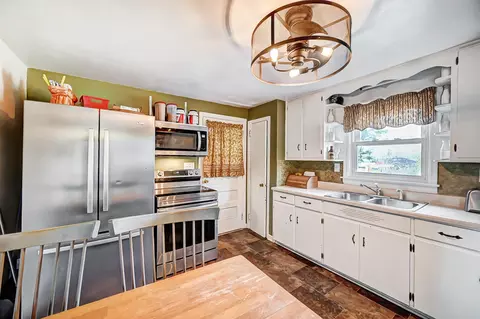 Kitchen - 1529 Northgate Rd, Springfield, OH 45504 photo 2 of 3
