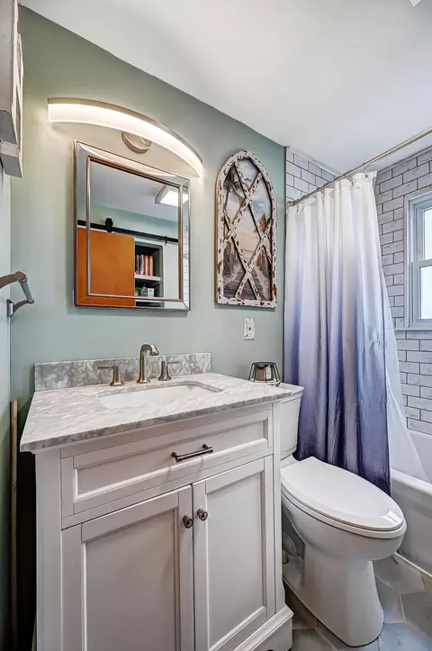 Bath - 1529 Northgate Rd, Springfield, OH 45504 photo 2 of 2