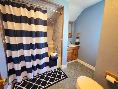 Bath - 1116 Maiden Ln, Springfield, OH 45504 photo 2 of 2