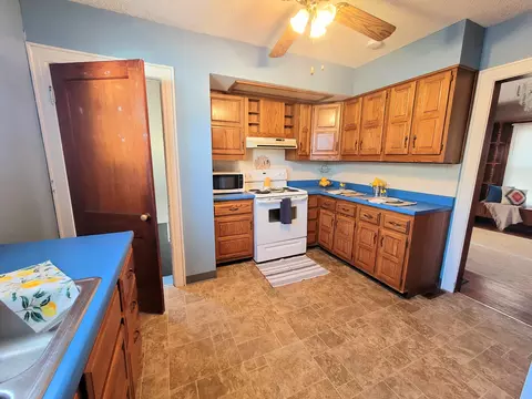 Kitchen - 1116 Maiden Ln, Springfield, OH 45504 photo 3 of 4