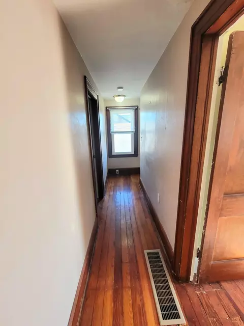 Entry Way - 1116 Maiden Ln, Springfield, OH 45504 photo 2 of 3