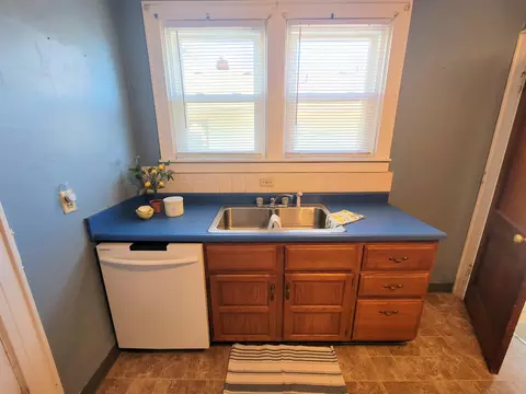 Bath - 1116 Maiden Ln, Springfield, OH 45504 photo 1 of 2