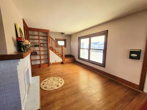 Living - 1116 Maiden Ln, Springfield, OH 45504 photo 2 of 4