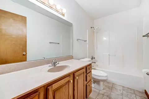 Bath - 1065 Spring Falls Ave, Springfield, OH 45502 photo 3 of 6