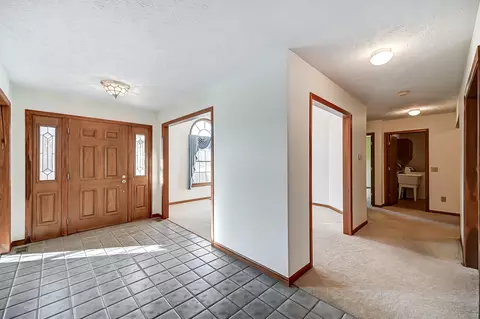Entry Way - 1065 Spring Falls Ave, Springfield, OH 45502 photo 2 of 2