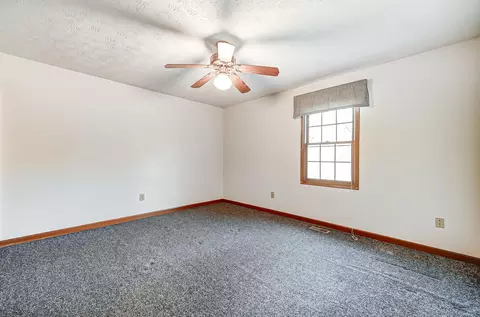 Bedroom - 1065 Spring Falls Ave, Springfield, OH 45502 photo 4 of 6