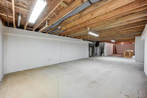 Exterior - 1065 Spring Falls Ave, Springfield, OH 45502 photo 5 of 15