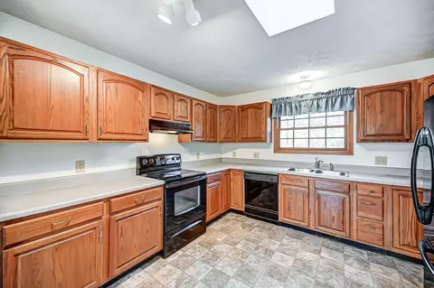 Kitchen - 1065 Spring Falls Ave, Springfield, OH 45502 photo 2 of 6