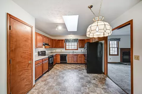 Kitchen - 1065 Spring Falls Ave, Springfield, OH 45502 photo 1 of 6