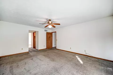 Bedroom - 1065 Spring Falls Ave, Springfield, OH 45502 photo 2 of 6