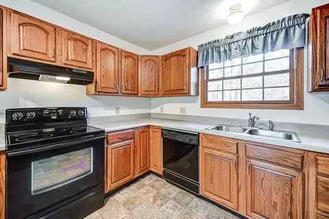 Kitchen - 1065 Spring Falls Ave, Springfield, OH 45502 photo 3 of 6