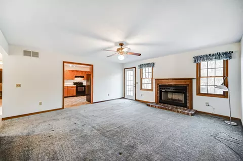 Living - 1065 Spring Falls Ave, Springfield, OH 45502 photo 2 of 7