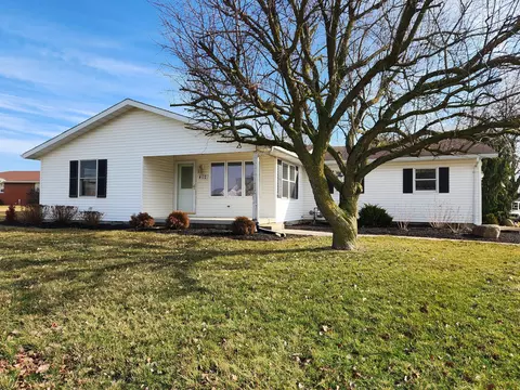 402 Debra Dr, Botkins, OH 45306