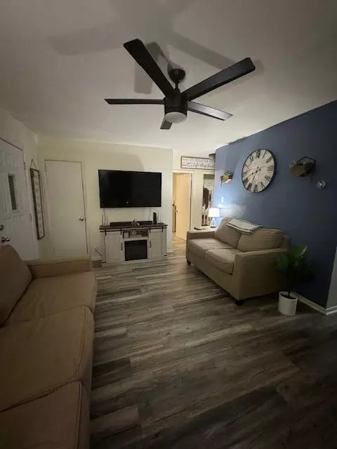 Living - 2234 N Hadley Rd, Springfield, OH 45505 photo 3 of 7