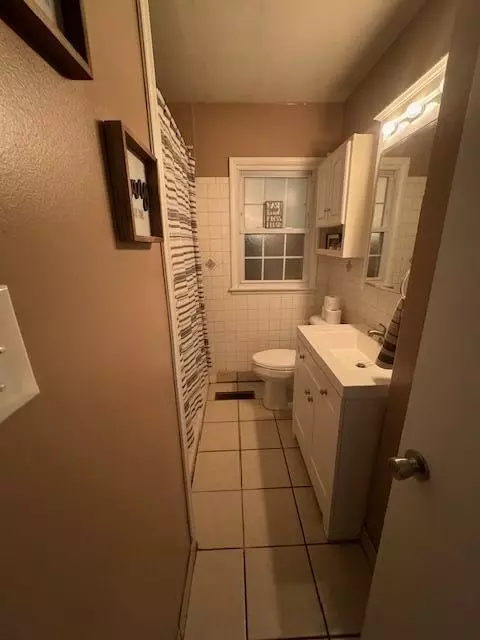 Bath - 2234 N Hadley Rd, Springfield, OH 45505 photo 1 of 2