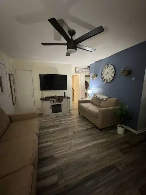 Living - 2234 N Hadley Rd, Springfield, OH 45505 photo 2 of 7