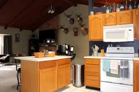 Kitchen - 651 White Oak Dr, Springfield, OH 45504 photo 4 of 4