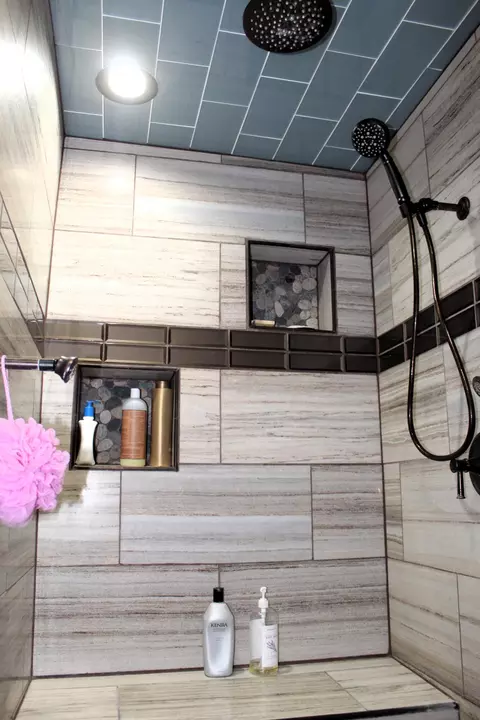 Bath - 651 White Oak Dr, Springfield, OH 45504 photo 3 of 9