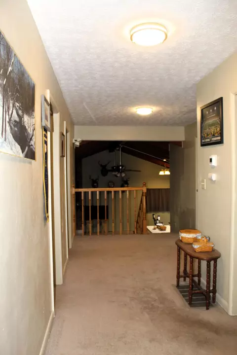 Entry Way - 651 White Oak Dr, Springfield, OH 45504 photo 4 of 5