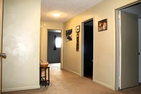 Entry Way - 651 White Oak Dr, Springfield, OH 45504 photo 5 of 5