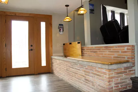 Entry Way - 651 White Oak Dr, Springfield, OH 45504 photo 2 of 5