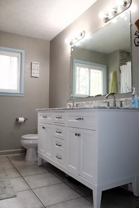 Bath - 651 White Oak Dr, Springfield, OH 45504 photo 6 of 9