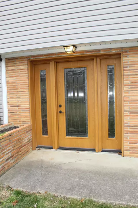 Exterior - 651 White Oak Dr, Springfield, OH 45504 photo 2 of 24