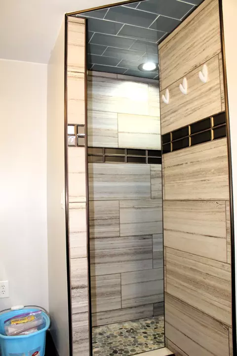 Bath - 651 White Oak Dr, Springfield, OH 45504 photo 2 of 9