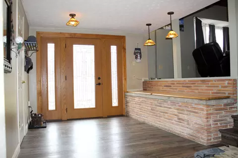 Entry Way - 651 White Oak Dr, Springfield, OH 45504 photo 1 of 5