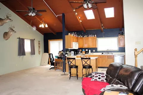 Living - 651 White Oak Dr, Springfield, OH 45504 photo 3 of 3