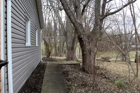 Exterior - 651 White Oak Dr, Springfield, OH 45504 photo 15 of 24