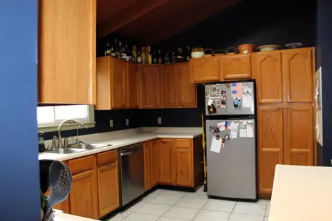 Kitchen - 651 White Oak Dr, Springfield, OH 45504 photo 2 of 4