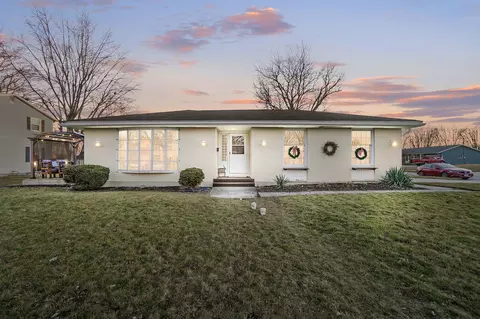 109 Stinebaugh Dr, Wapakoneta, OH 45895