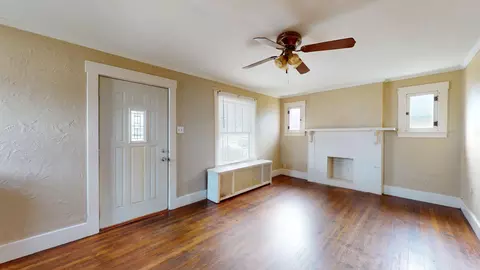 Living - 923 Spruce Ave, Sidney, OH 45365 photo 2 of 3